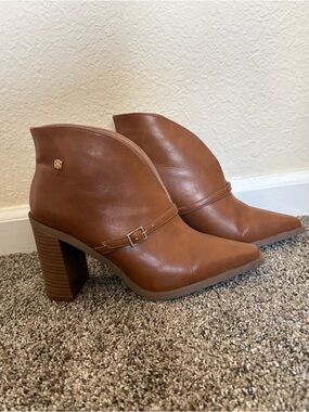 Perugia Authentic Italian Leather Tan Pointed Toe Ankle Booties with Buckle